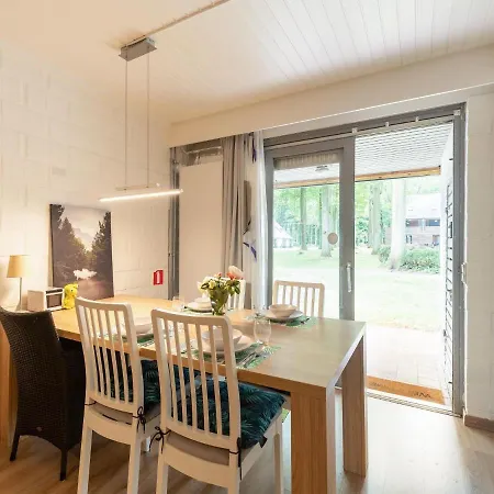 Snug In Houthalen Oost With Heated Pool גנק