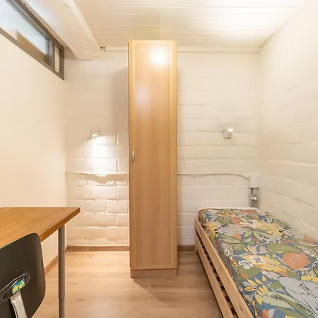 Snug In Houthalen Oost With Heated Pool דירה גנק